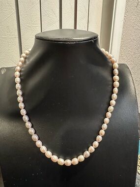 Classic Pink Pearl Necklace - Timeless Elegance